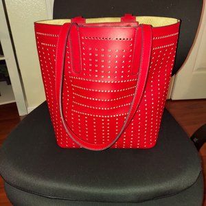 Red bucket tote